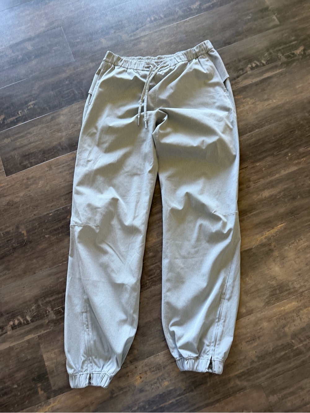 Lululemon joggers size 4 light grey
